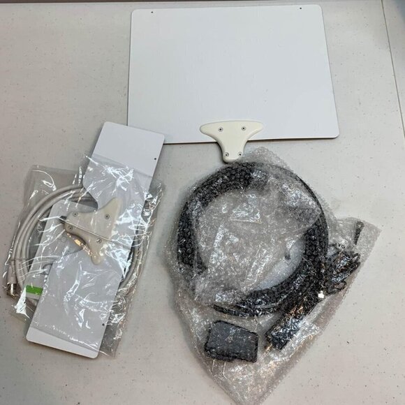 Leaf Ultimate & Mini Antenna In Box - Picture 2 of 3